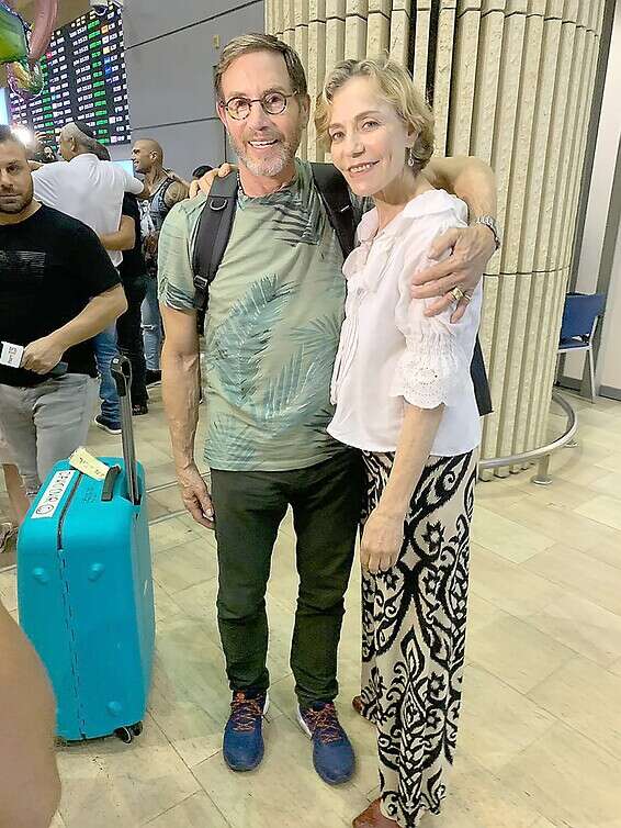 השורד המבוגר בישראל. דוד דביר ובת זוגו, בדרך לאי של "הישרדות" // צילום: צ'ינו